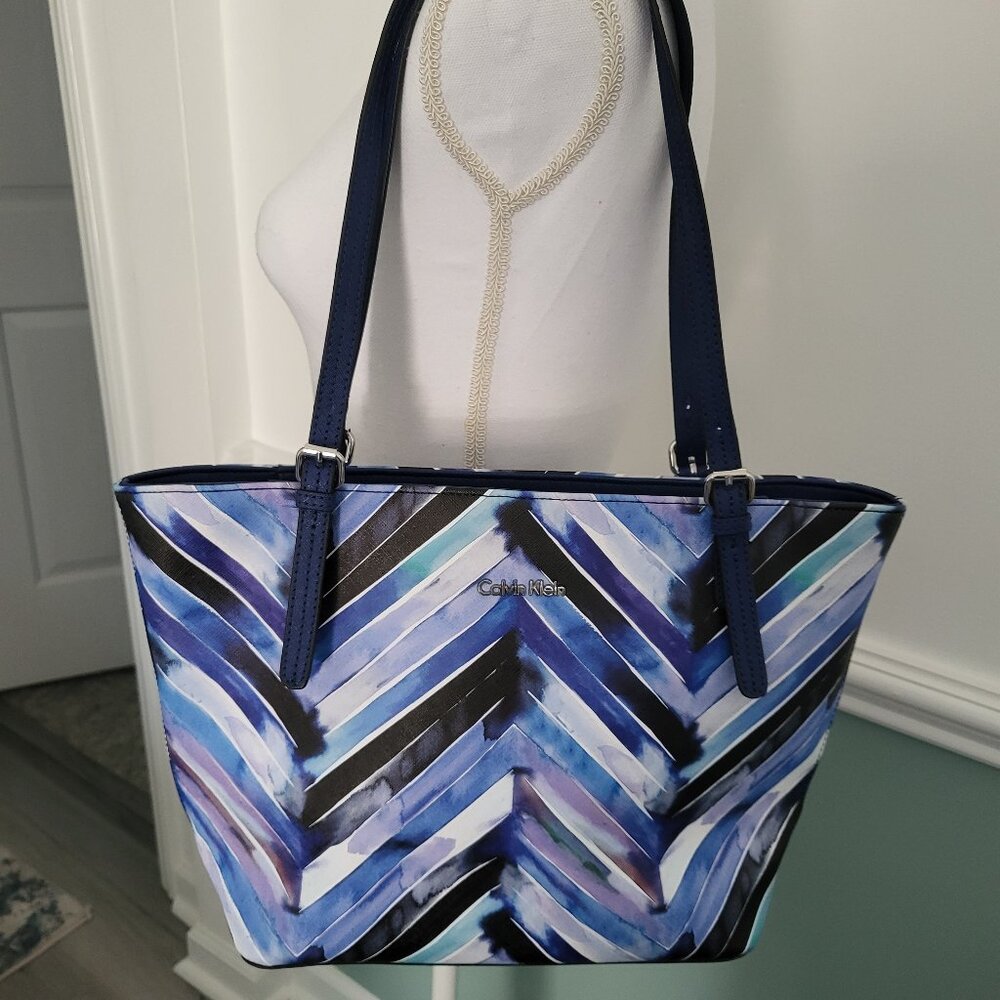 Calvin Klein, Shoulder Bag, Blue Chevron Striped - Picture 2 of 4